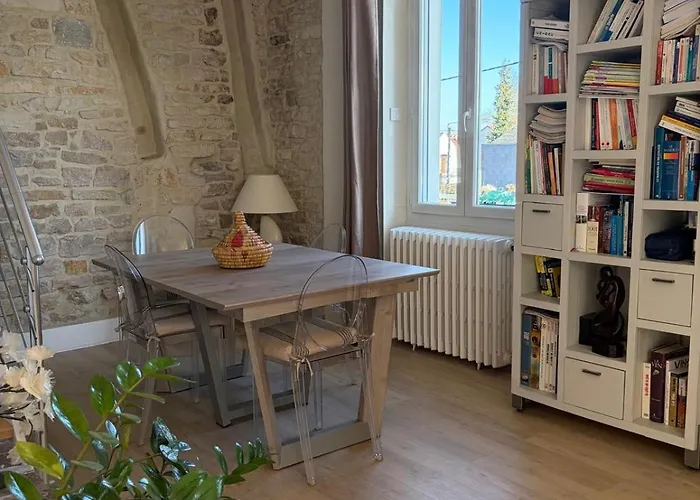 Large Spacious Duplex Townhouse *